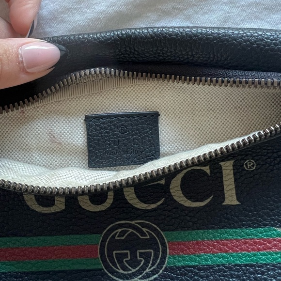Gucci Fanny pack - black with Gucci logo adjustable - purchased in Italy - Picture 3 of 7